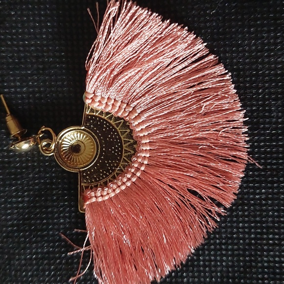 Dangling Peach and Gold earrings - Picture 3 of 3